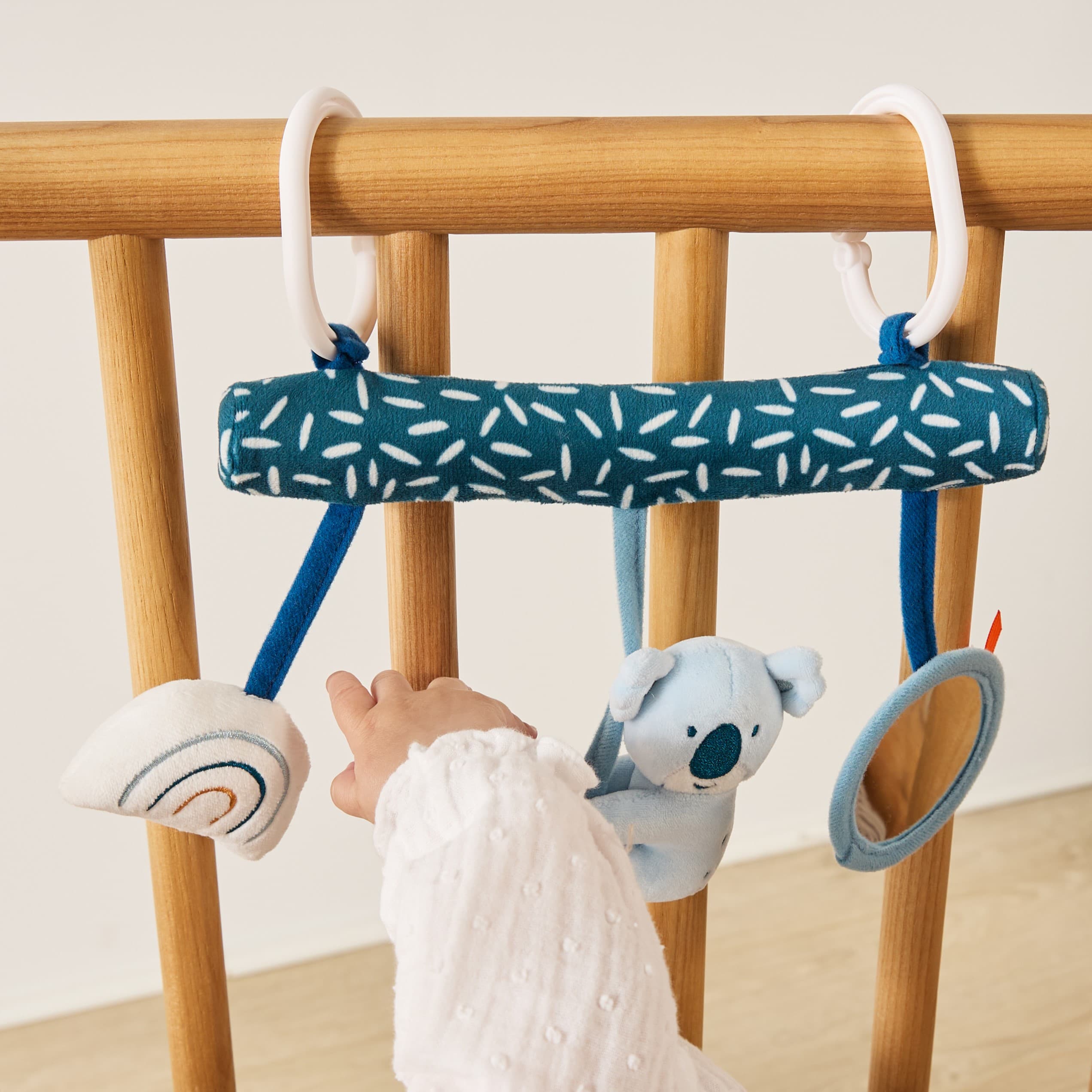 MINILAND ΚΡΕΜΑΣΤΟ ΠΑΙΧΝΙΔΙ ΚΟΑΛΑ - BABY KOALA HANGING TOY