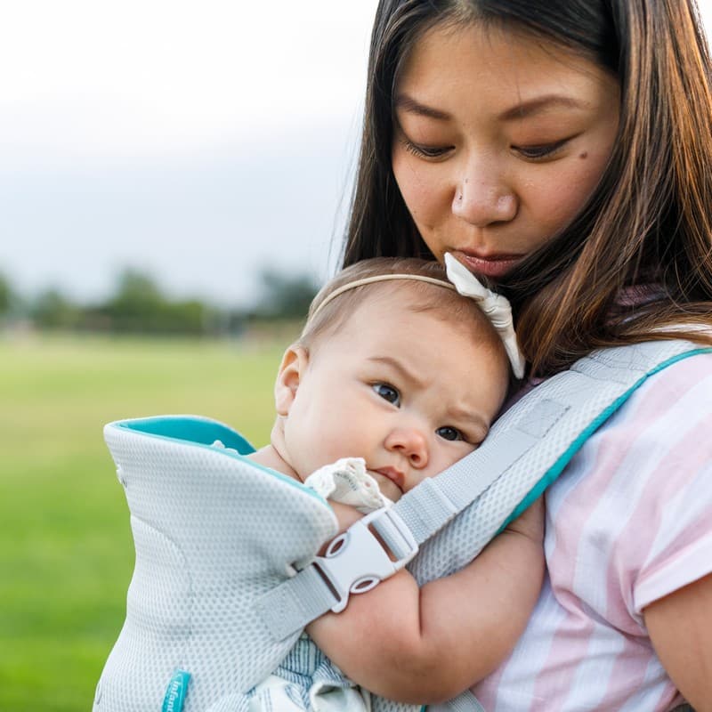 FLIP 4-IN-1 LIGHT & AIRY CONVERTIBLE CARRIER