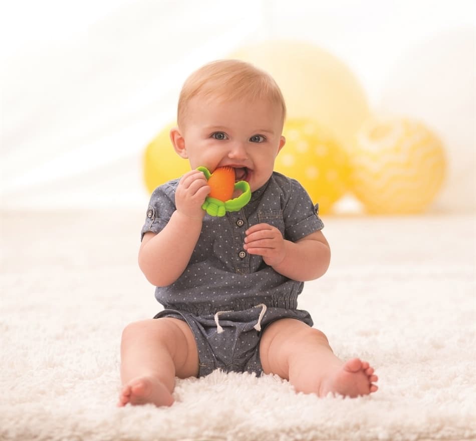 TEXTURED CARROT TEETHER
