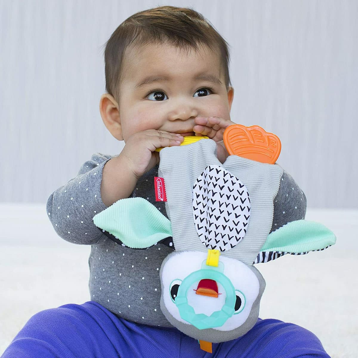 CUDDLY TEETHER PENGUIN