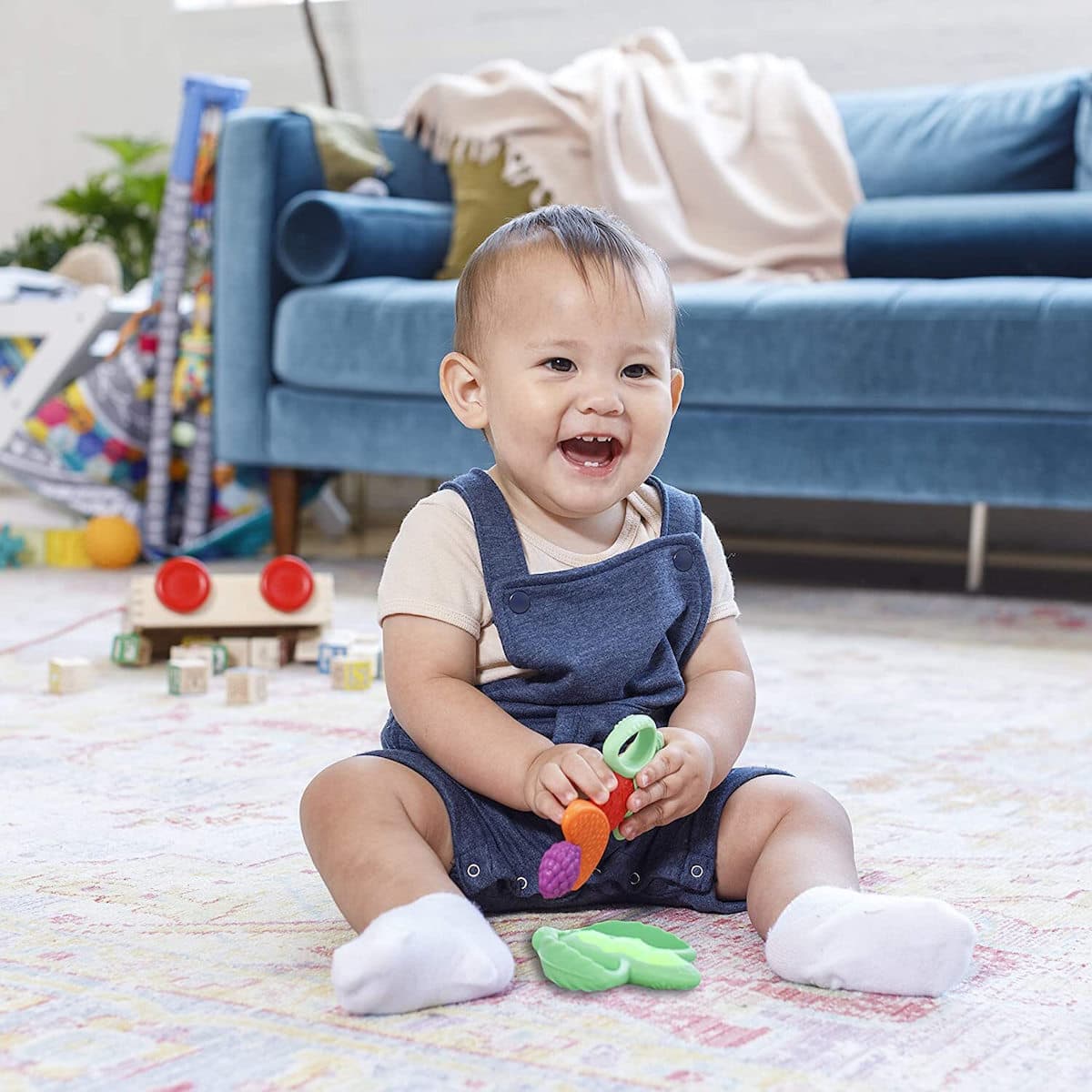 LIL NIBBLES TEXTURED SILICONE TEETHER