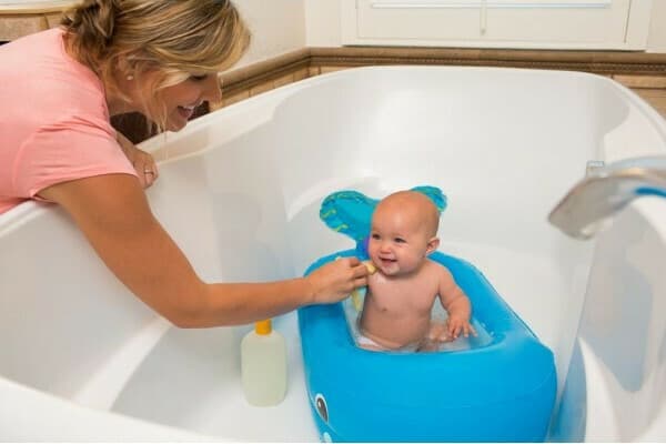 TOPSY TURVY - WHALE BUBBLE BALL INFLATABLE BATH TUB