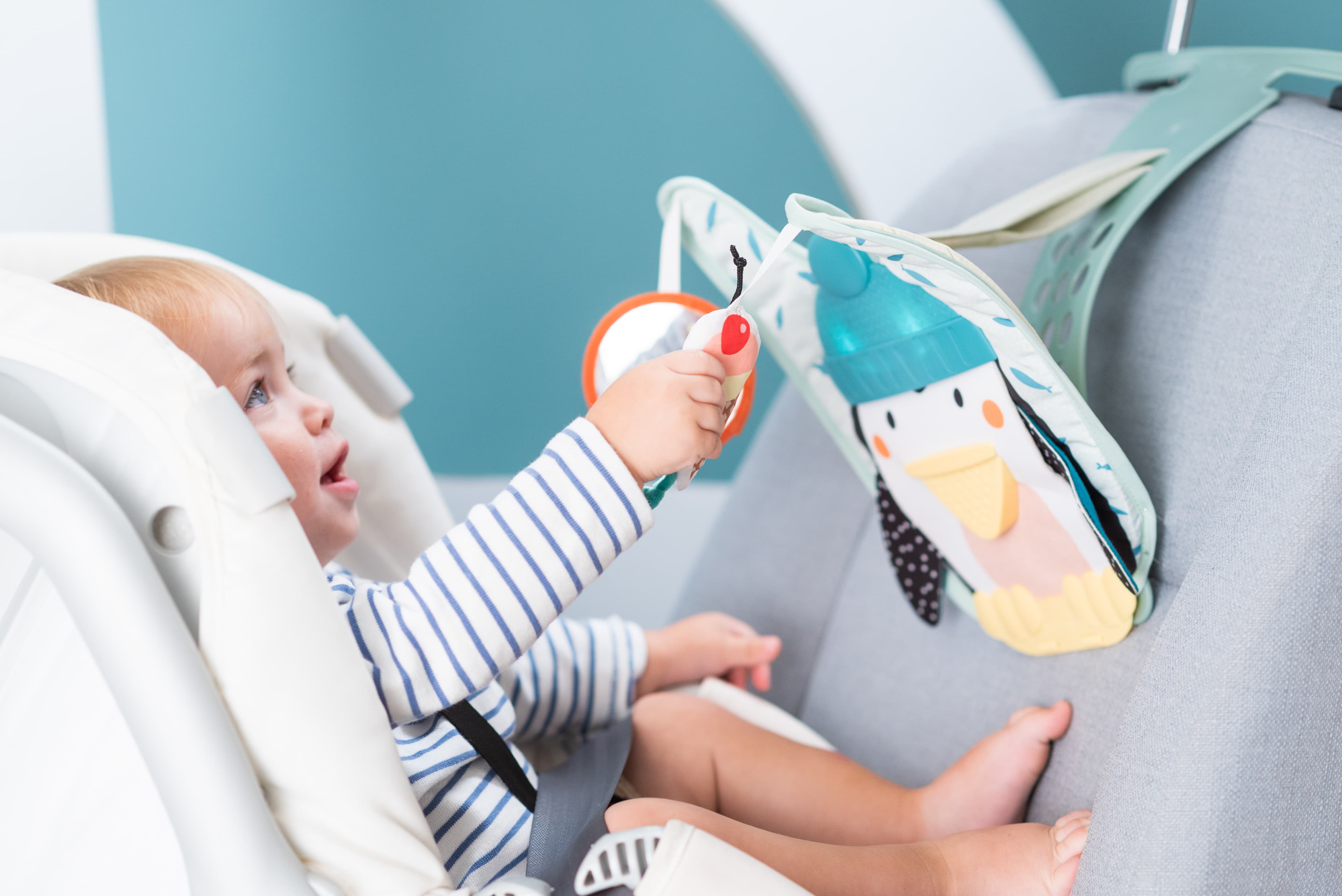 PENGUIN PLAY & KICK CAR TOY